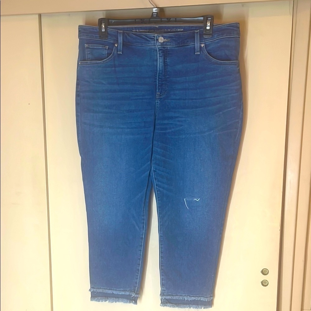 Chico's Blue Ankle Cropped Jeans Classic Style size 16 or 3 / preowned